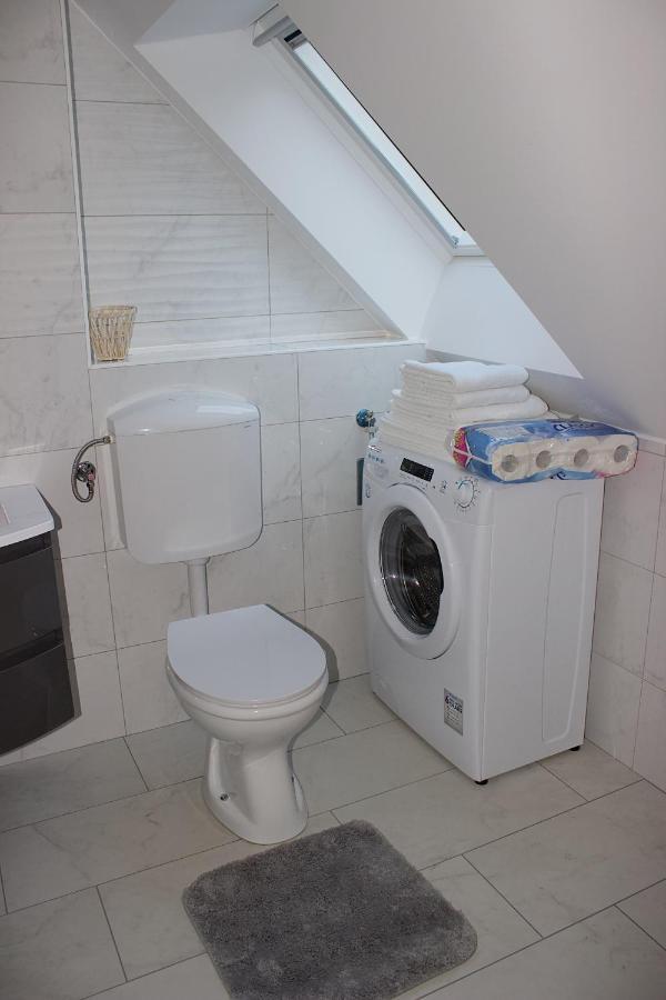 Malina Appartement Vransko Buitenkant foto